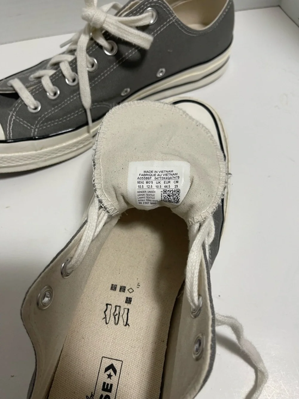 Converse Low-Top Sneakers in Gray and White Canvas size 10.5 - Picture 4 of 6